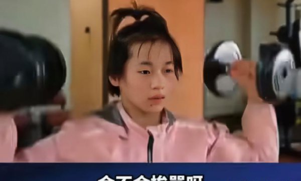 全红婵出席彭健烽家宴抱娃合影，网友关注情景变化