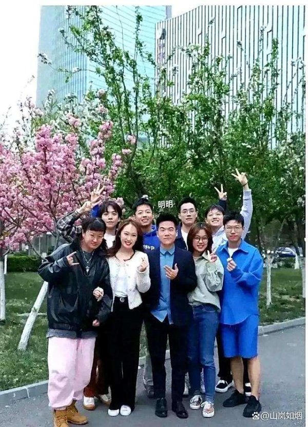 东方甄选一姐YOYO没落背后。她到底作念错了什么？