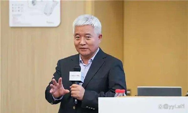 “学术舞台变秀场常识退场，扮演撑场？”