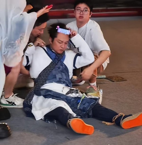 明星变身快餐演员，生活压力逼得他们纷繁转行，令东说念主唏嘘与醉心