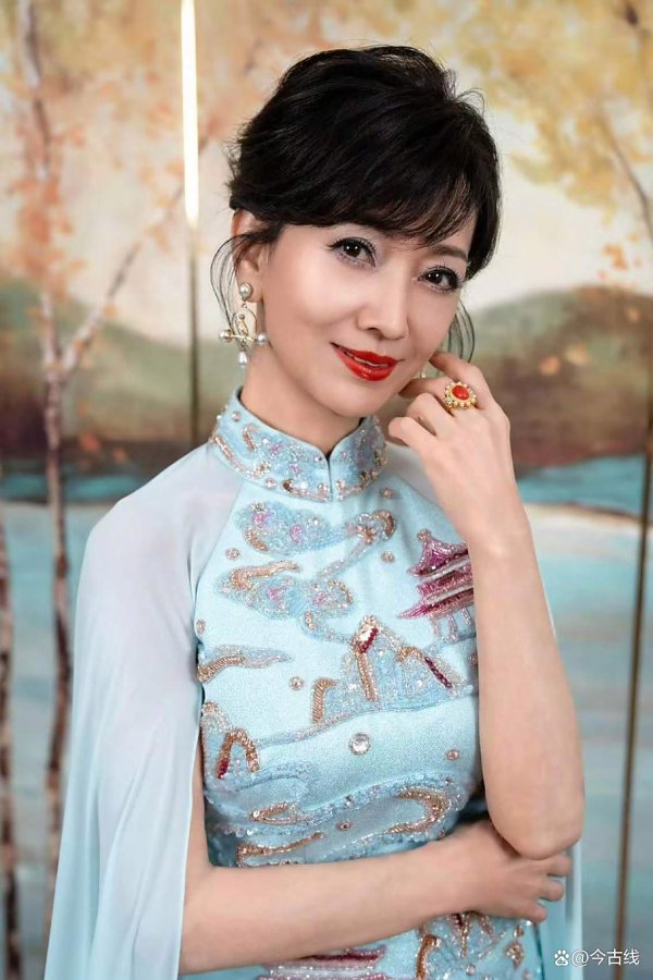 70岁赵雅芝生最新写照，粉丝狂赞不老女神70岁依然白素贞！