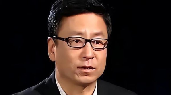 白岩松变了？从央视一哥到“段子手”，岁月不饶东谈主但仍暖心